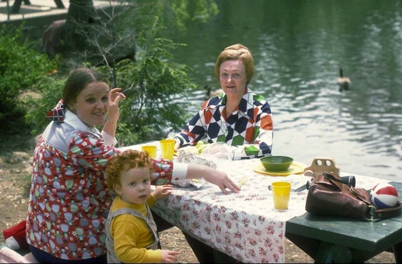 ../Images/Gough Picnic at Stamford Nature Center 1975.jpg